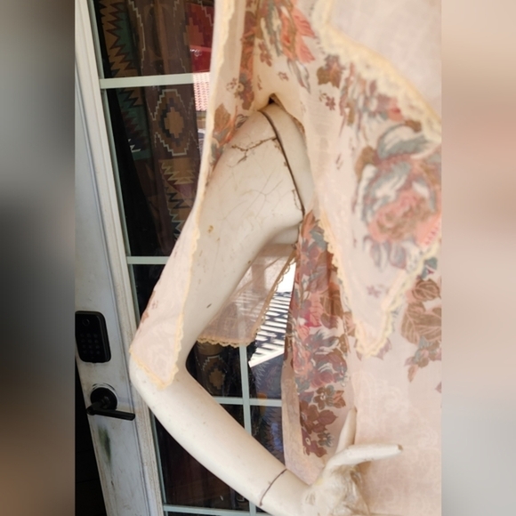 VINTAGE  70s CUTE LACE & FLORAL FABRIC BELL SLEEVES CROP TOP SHIRT BLOUSE - Picture 2 of 10